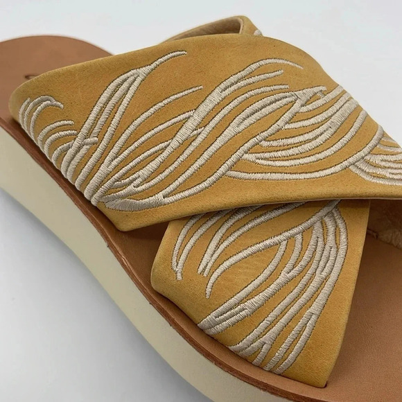 OluKai Moanilehua, solar glow/tapa - Picture 6 of 13